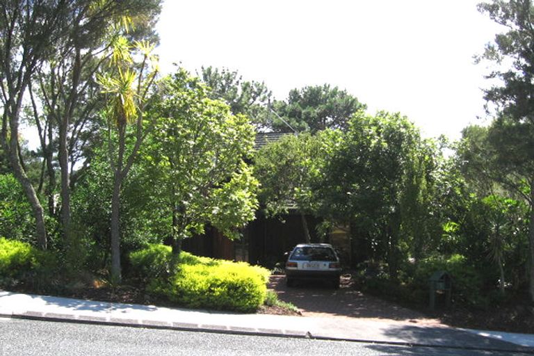 Photo of property in 3 Saddleback Rise, Murrays Bay, Auckland, 0630