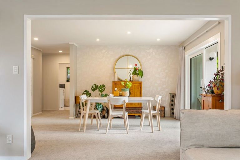 Photo of property in 1040 Scenic Drive North, Swanson, Auckland, 0816