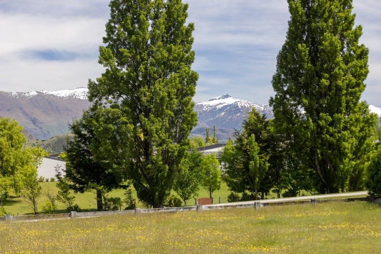 Photo of property in 22 Greenbelt Place, Wanaka, 9305