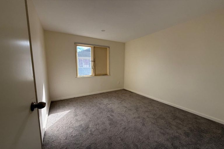 Photo of property in 1/15 Netherlands Avenue, Kelston, Auckland, 0602