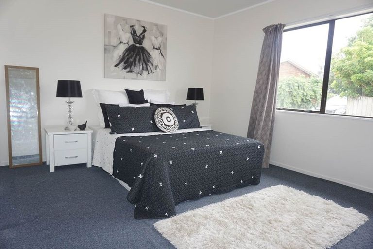 Photo of property in 2/46 Shifnal Drive, Randwick Park, Auckland, 2105