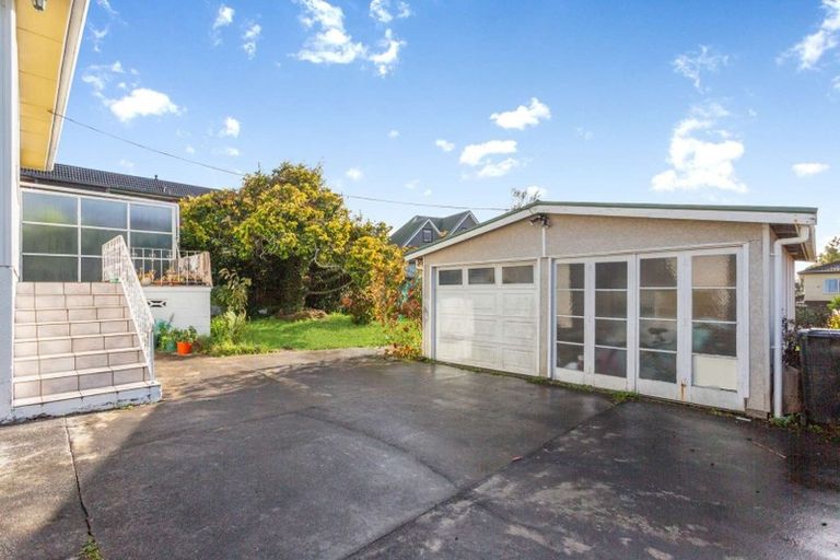 Photo of property in 34 Glenfern Road, Mellons Bay, Auckland, 2014