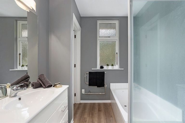 Photo of property in 2a Merlewood Avenue, Cashmere, Christchurch, 8022