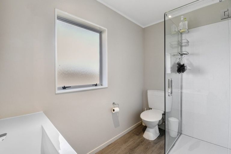 Photo of property in 38 Perotti Place, Conifer Grove, Takanini, 2112