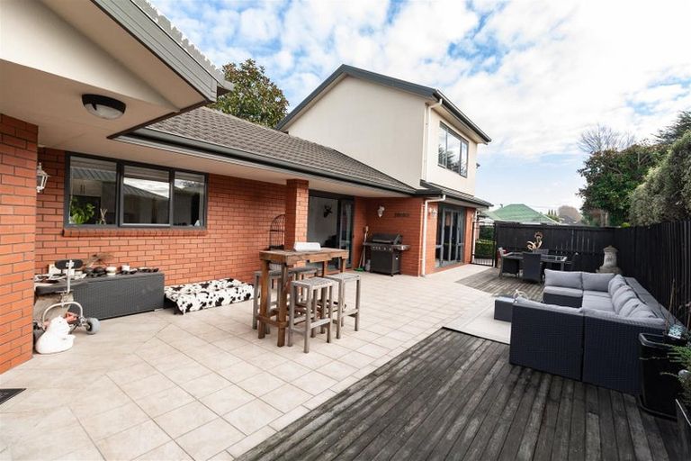 Photo of property in 26a Crofton Road, Harewood, Christchurch, 8051