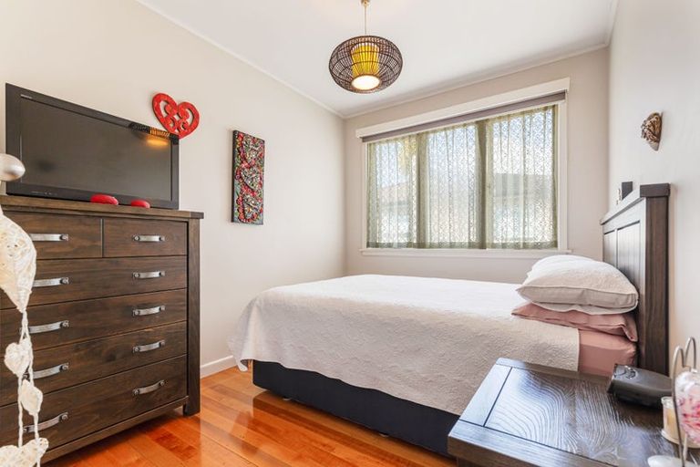 Photo of property in 49a Matipo Road, Te Atatu Peninsula, Auckland, 0610