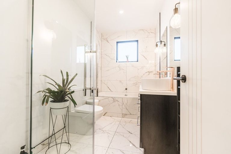 Photo of property in 18 Silver Street, Lower Shotover, Queenstown, 9304