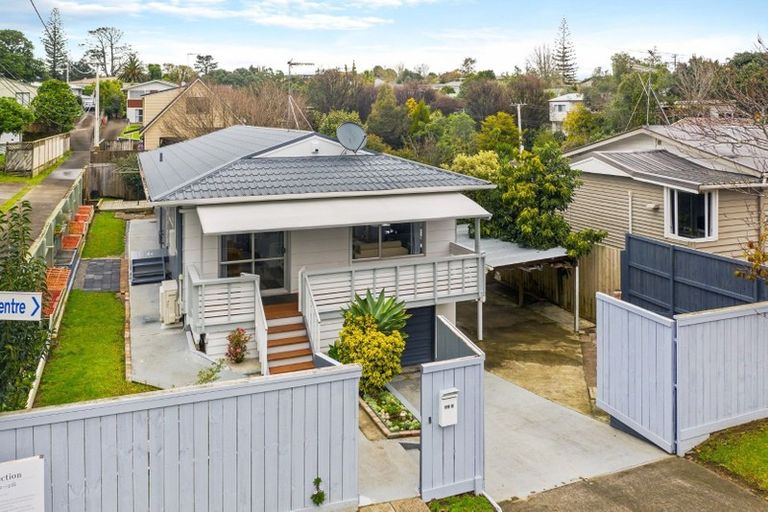 Photo of property in 2/119 Beach Haven Road, Beach Haven, Auckland, 0626