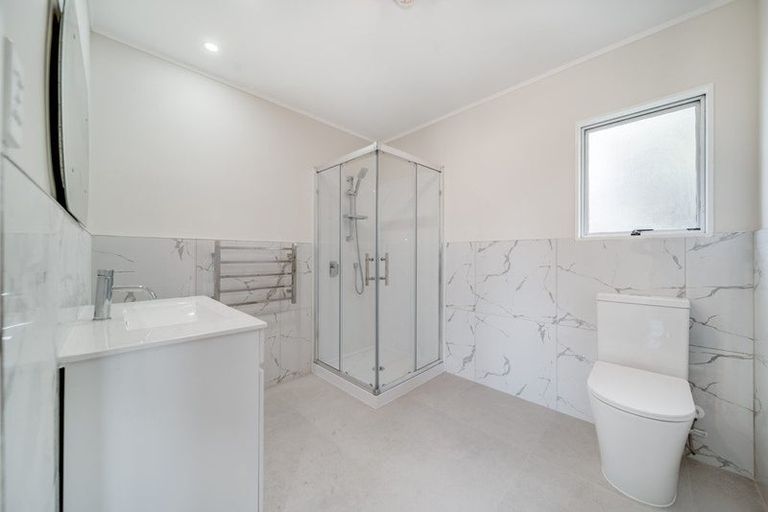 Photo of property in 1/2 Netherlands Avenue, Kelston, Auckland, 0602