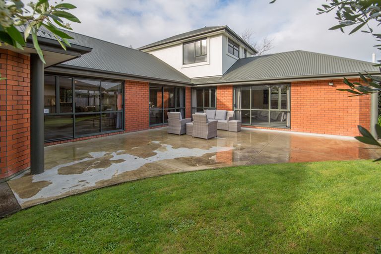 Photo of property in 3 Thicket Close, Redwood, Christchurch, 8051