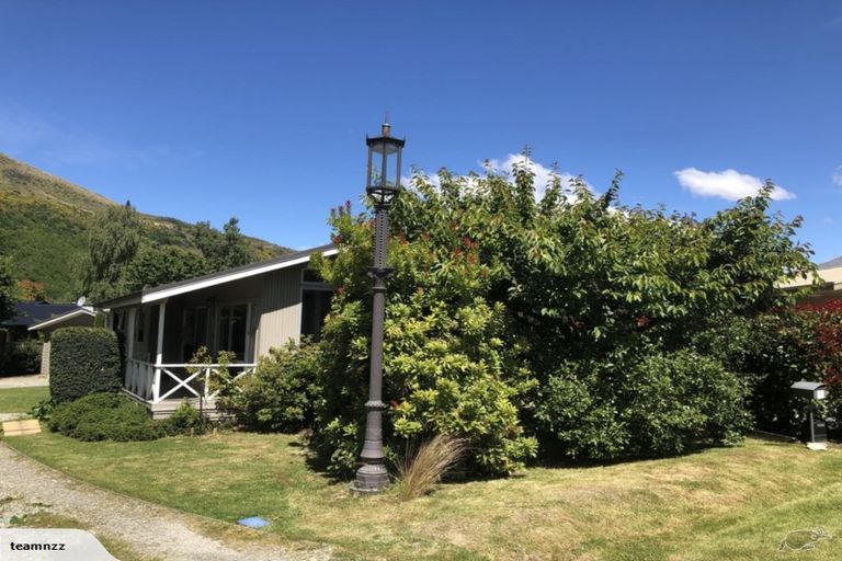 Photo of property in 3 Mckibbin Place, Arrowtown, 9302