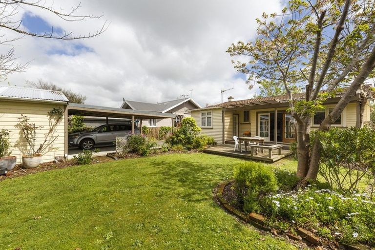 Photo of property in 32 Saint Johns Avenue, Palmerston North, 4414