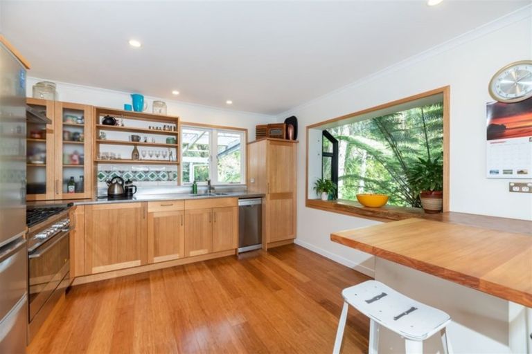 Photo of property in 136 Piha Road, Piha, New Lynn, 0772