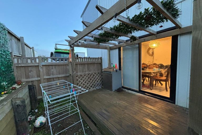 Photo of property in 53a Crestview Rise, Papakura, 2110
