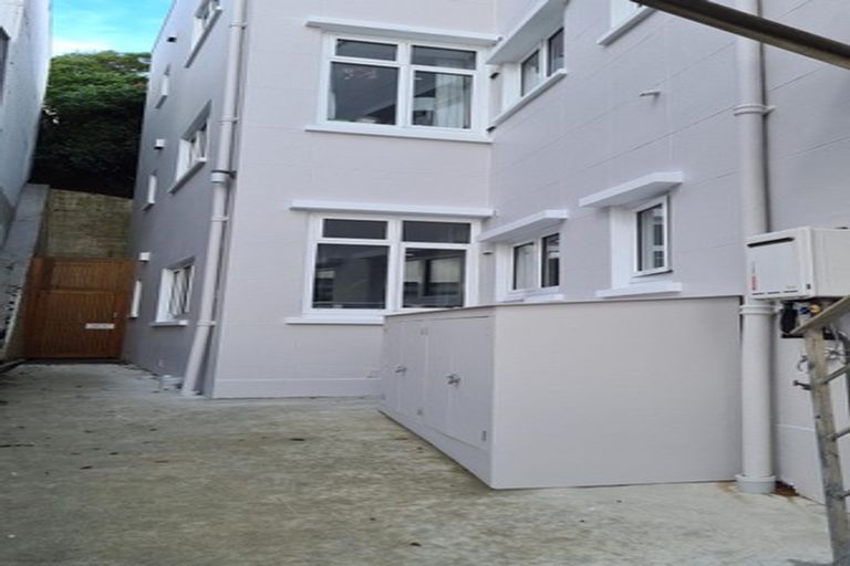 Photo of property in Fountain Court, 1/48 Oriental Parade, Oriental Bay, Wellington, 6011