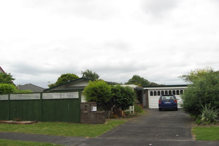 Photo of property in 10 Evanda Crescent, Conifer Grove, Takanini, 2112