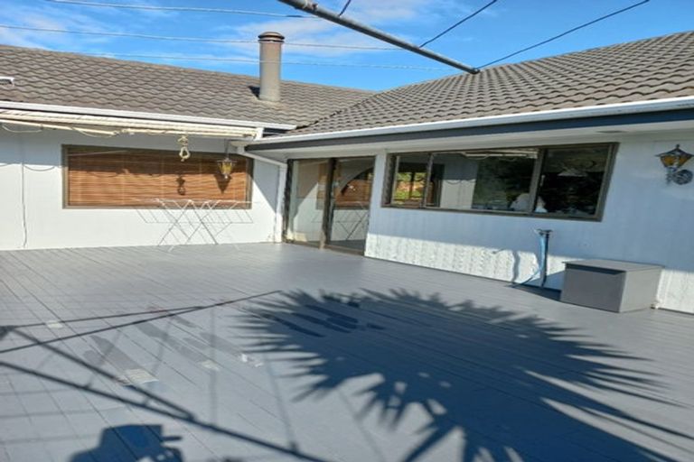 Photo of property in 1070 Scenic Drive North, Swanson, Auckland, 0816