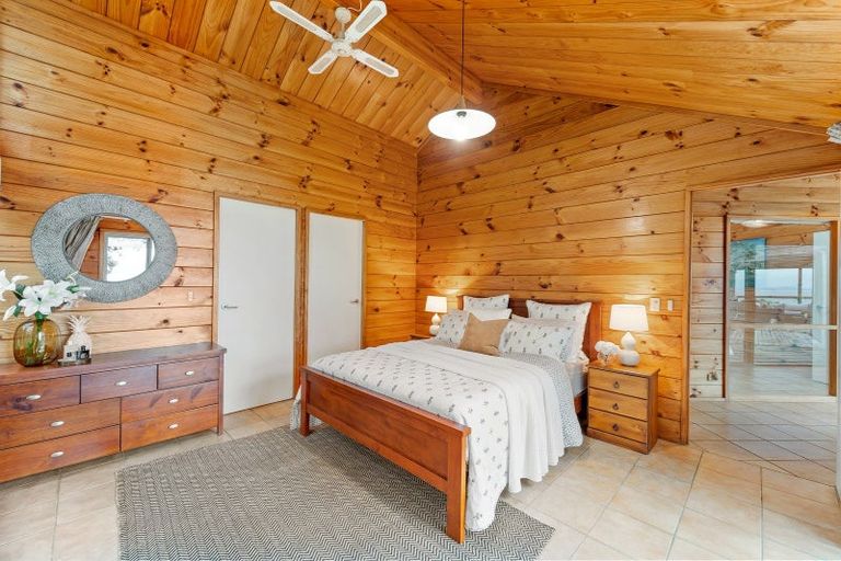 Photo of property in 38 Pacific Parade, Army Bay, Whangaparaoa, 0930