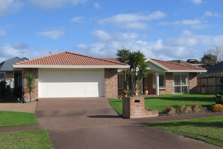 Photo of property in 10 Connemara Court, West Harbour, Auckland, 0618