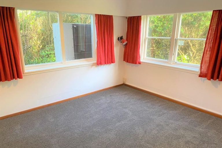 Photo of property in 74 Dowse Drive, Maungaraki, Lower Hutt, 5010