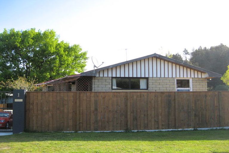 Photo of property in 1 Sussex Street, Picton, 7220