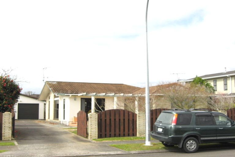 Photo of property in 5 John Guthrie Place, Merrilands, New Plymouth, 4312