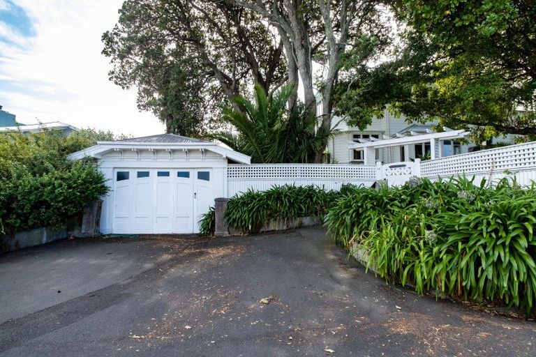 Photo of property in 14 Elizabeth Road, Bluff Hill, Napier, 4110