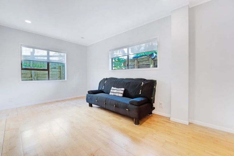 Photo of property in 1/59 Churchill Road, Murrays Bay, Auckland, 0630