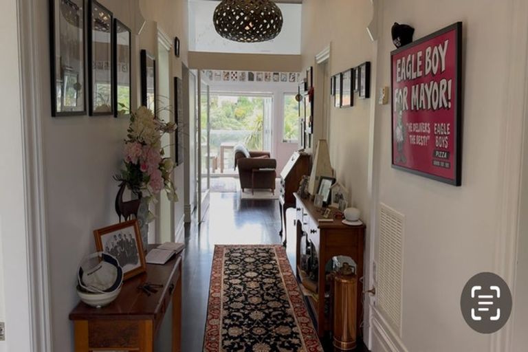 Photo of property in 35 North Terrace, Kelburn, Wellington, 6012