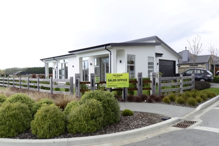 Photo of property in 1 Catchpole Place, Woodend, 7610