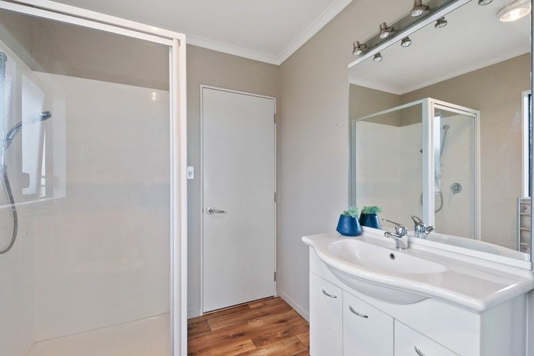 Photo of property in 1 Botanical Heights Drive, Waipahihi, Taupo, 3330