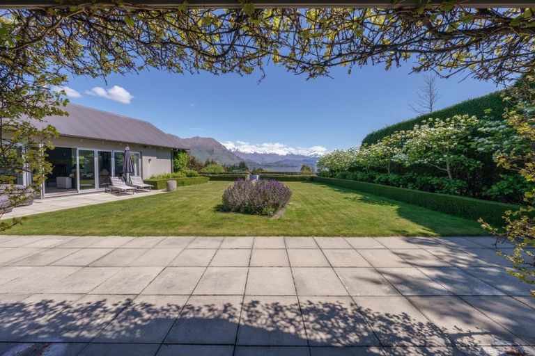 Photo of property in 1 Briar Bank Drive, Wanaka, 9305