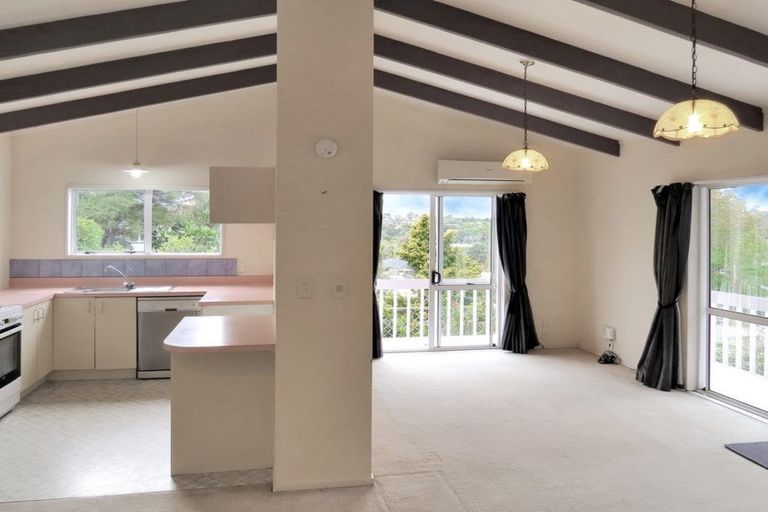 Photo of property in 8a Nutsey Avenue, Northcote, Auckland, 0627