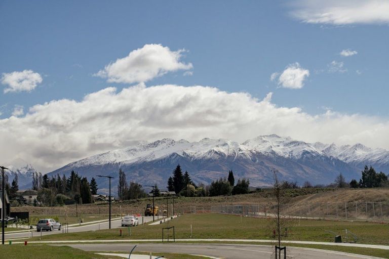 Photo of property in 11 Simpson Crescent, Wanaka, 9305