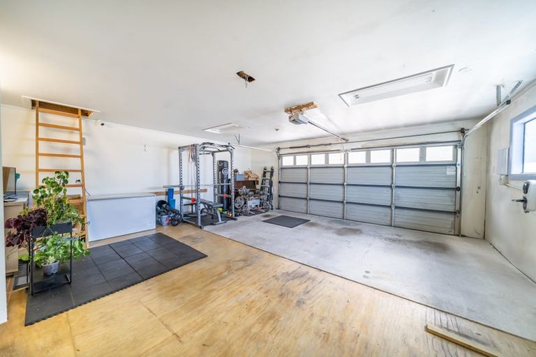 Photo of property in 11 Chastudon Place, Tawa, Wellington, 5028