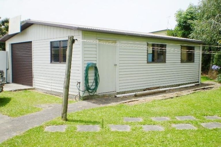 Photo of property in 118 Waverley Place, Whangamata, 3620