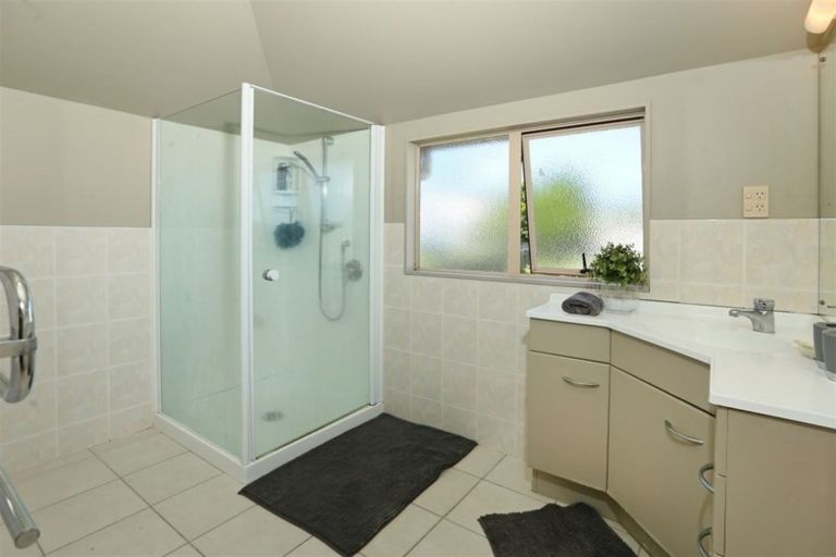 Photo of property in 10a Blacklock Avenue, Henderson, Auckland, 0612
