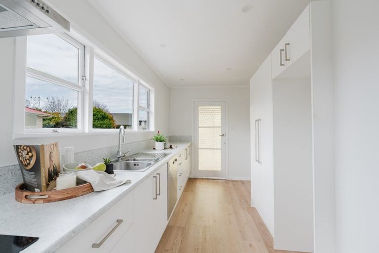 Photo of property in 35 Lake Crescent, Hamilton Lake, Hamilton, 3204