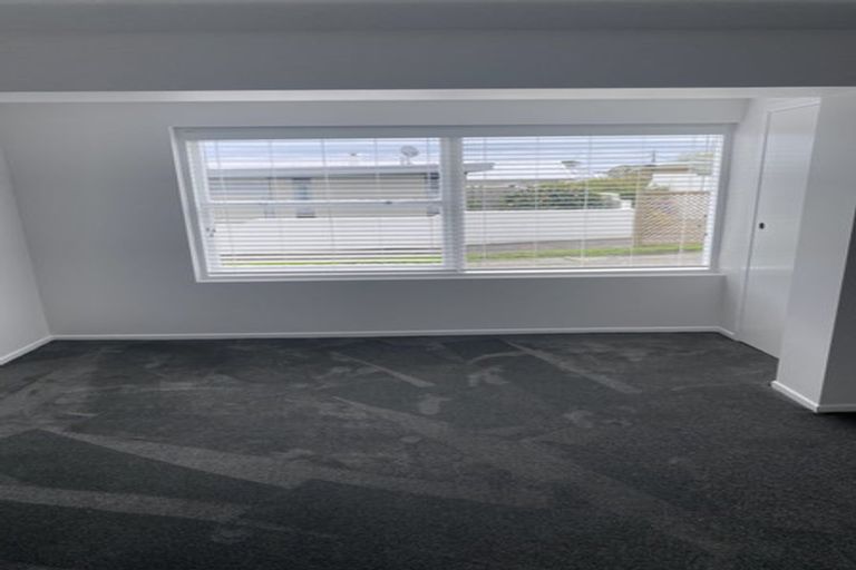 Photo of property in 2/17 Walter Street, Hauraki, Auckland, 0622