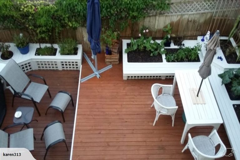 Photo of property in 3/14 Fields Parade, Oteha, Auckland, 0632