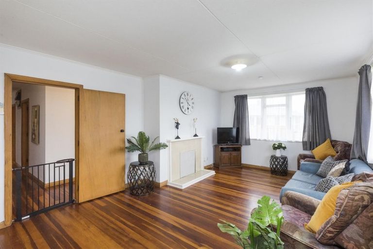 Photo of property in 9 Holland Crescent, Bulls, 4818