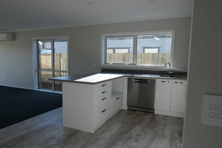 Photo of property in 32 Koru Loop, Paraparaumu, 5032