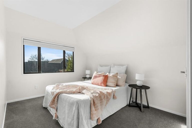 Photo of property in 32 Berkshire Drive, Avonhead, Christchurch, 8042