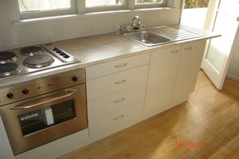 Photo of property in 1/104 Exmouth Road, Northcote, Auckland, 0627