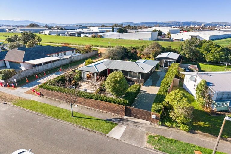Photo of property in 41 Rosedale Crescent, Cloverlea, Palmerston North, 4412