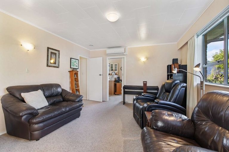 Photo of property in 2/57 Sunbrae Drive, Silverstream, Upper Hutt, 5019