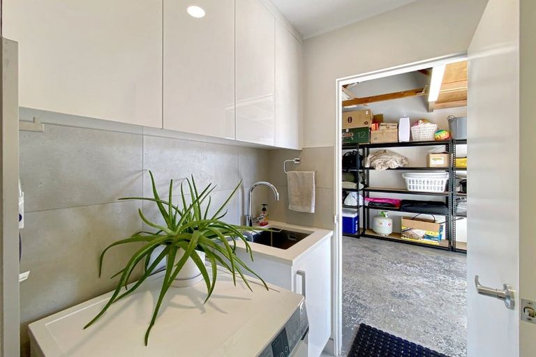 Photo of property in 19a Akoranga Drive, Northcote, Auckland, 0627