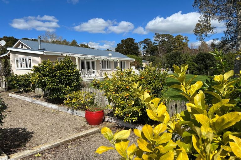 Photo of property in 364 Oneriri Road, Kaiwaka, 0573