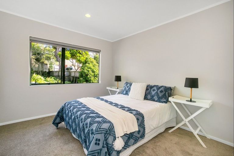 Photo of property in 1/4 De Havilland Drive, Goodwood Heights, Auckland, 2105