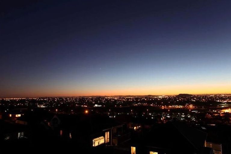 Photo of property in 17 Pitlochry Place, Highland Park, Auckland, 2010